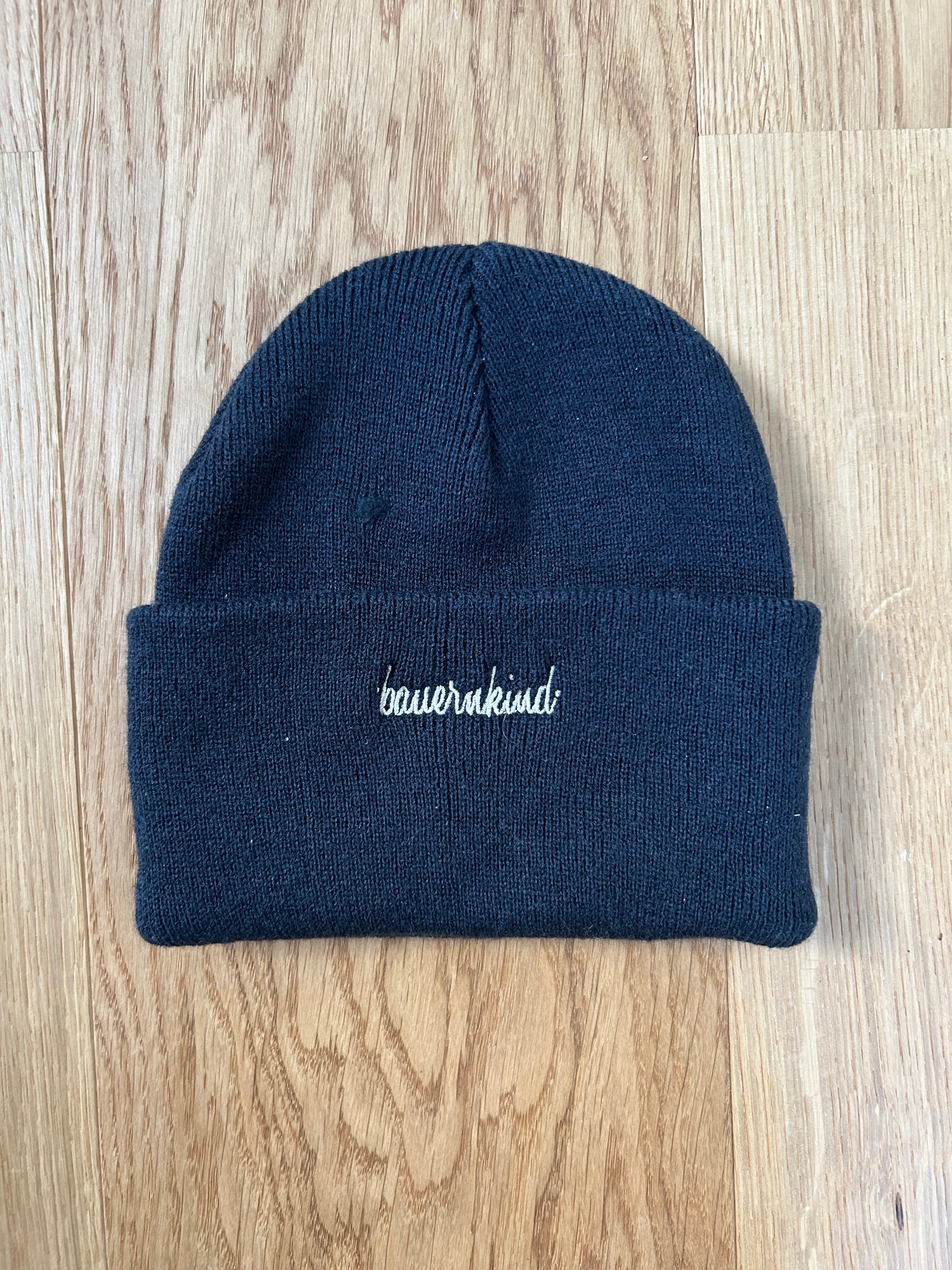 Kindermütze dunkelblau Stick